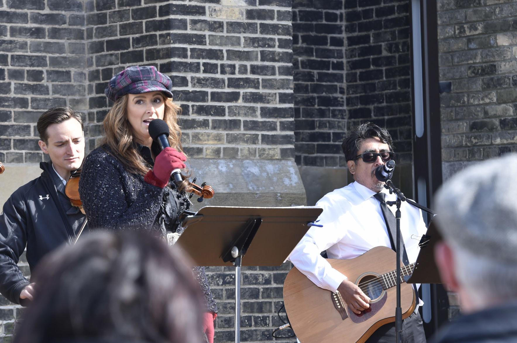Anna Nuzzo, with microphone, and Rich Sosa lead music